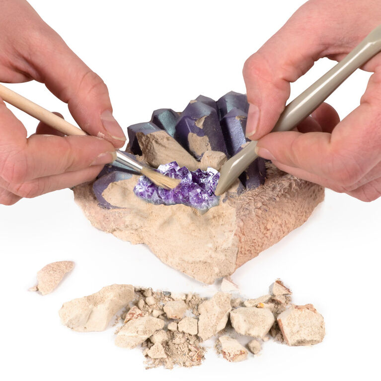 NATIONAL GEOGRAPHIC Kit de creusement de pierres précieuses – Déterrez 15  véritables pierres précieuses, les jouets scientifiques et éducatifs STEM  font d'excellentes activités pour les enfants : : Jeux et Jouets