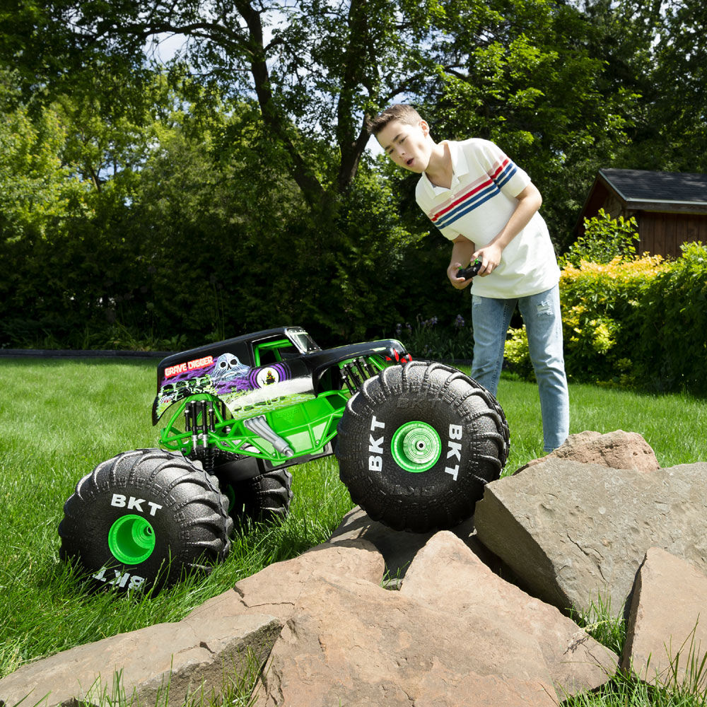 grave digger radio control monster truck