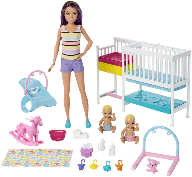 Coffret De Jeu Avec Poupees Chambre D Enfants Sieste Et Soins Barbie Skipper Babysitters Inc Mobilier Et Plus De 10 Elements Toys R Us Canada