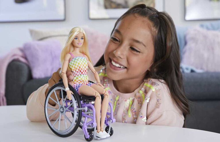 Barbie- Fashionistas- Poupée, fauteuil roulant et rampe