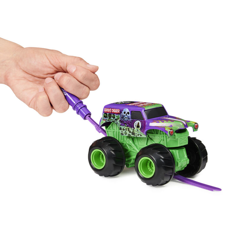 Monster Jam, Official Grave Digger Spin Rippers Monster Truck, 1:43 Scale Ripcord Vehicle