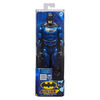 Batman, Figurine articulée Metal-Tech Batman de 30,5 cm (costume noir/bleu)