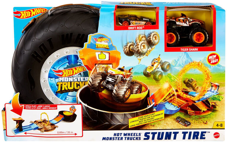 Vlad et Nikita jouent avec les Camions Monster Trucks Hot Wheels! 