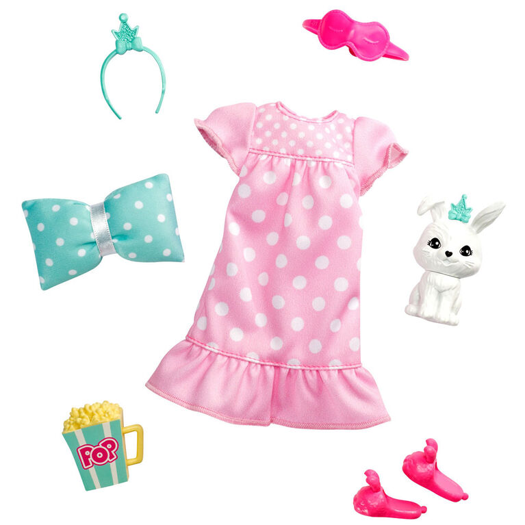 Coffret Tenue Barbie Princess Adventure avec tenue pour fête pyjama, animal de compagnie et 4 accessoires